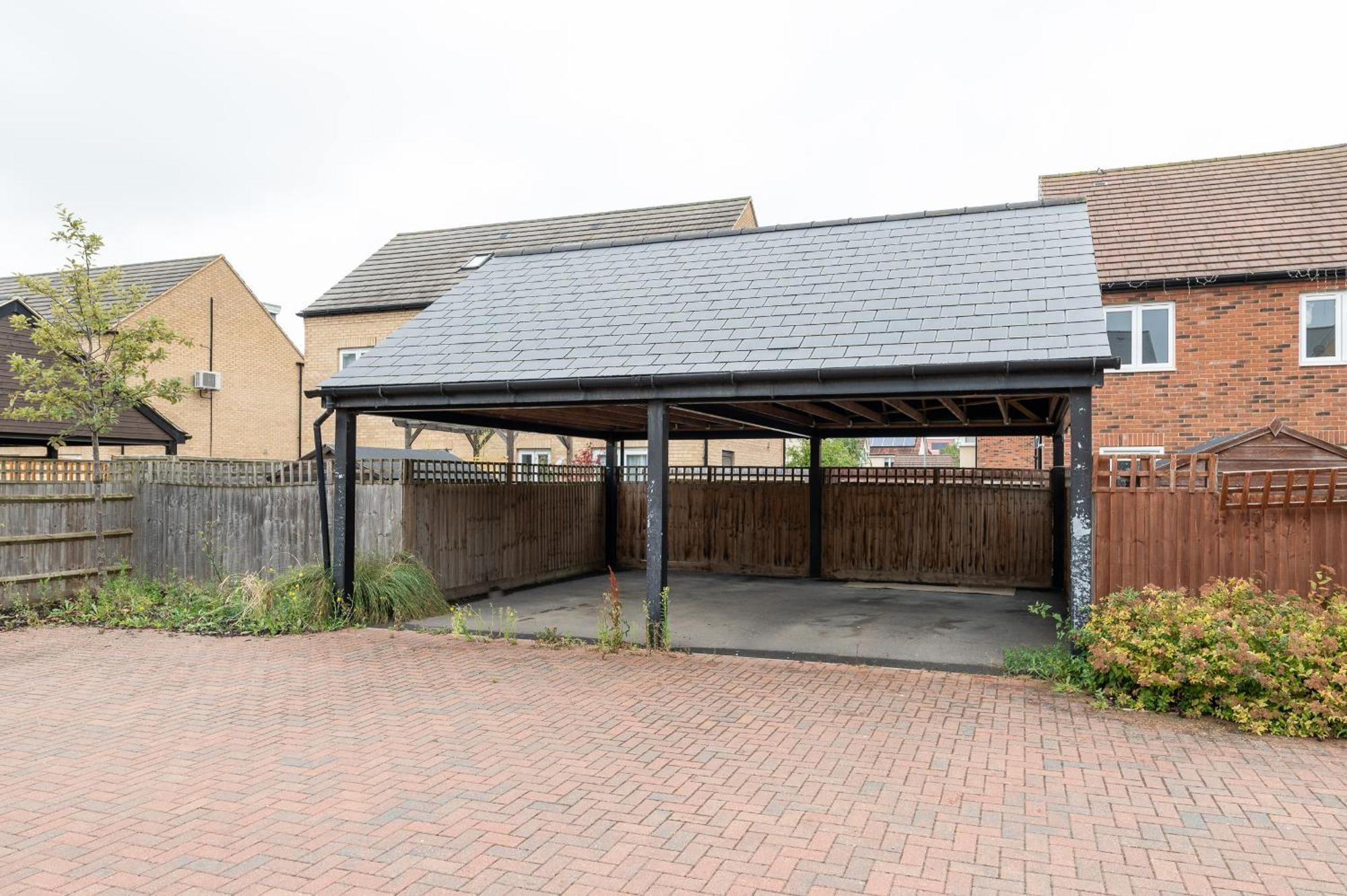 Holiday home 4 Bedroom House By Humming Nest Short Lets & Serviced With Free Wifi & Parking *