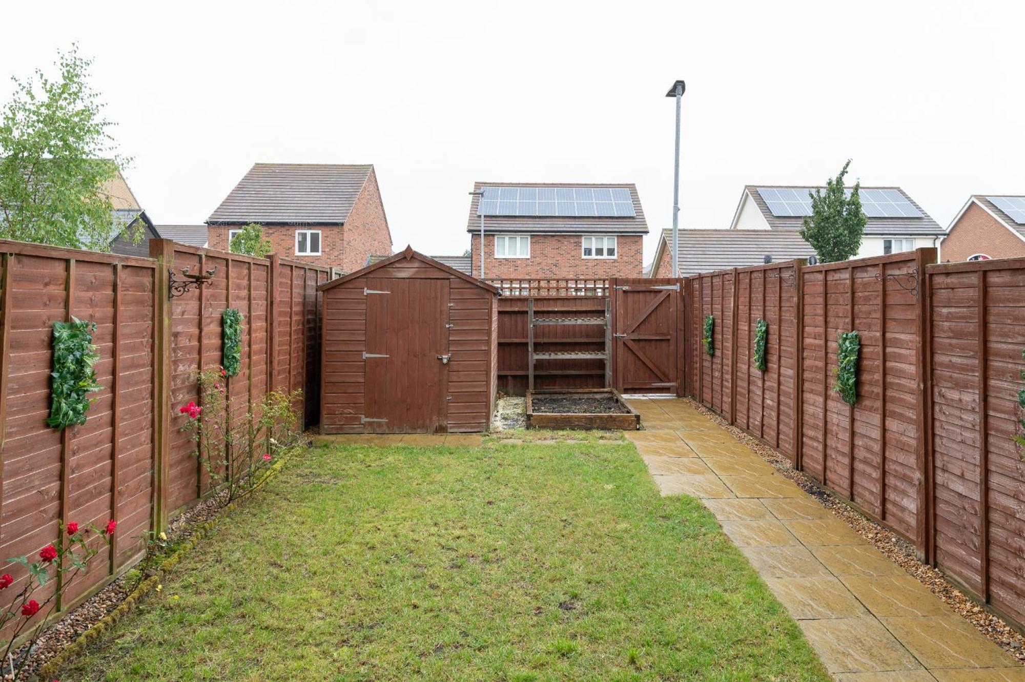 4 Bedroom House By Humming Nest Short Lets & Serviced With Free Wifi & Parking Holiday home