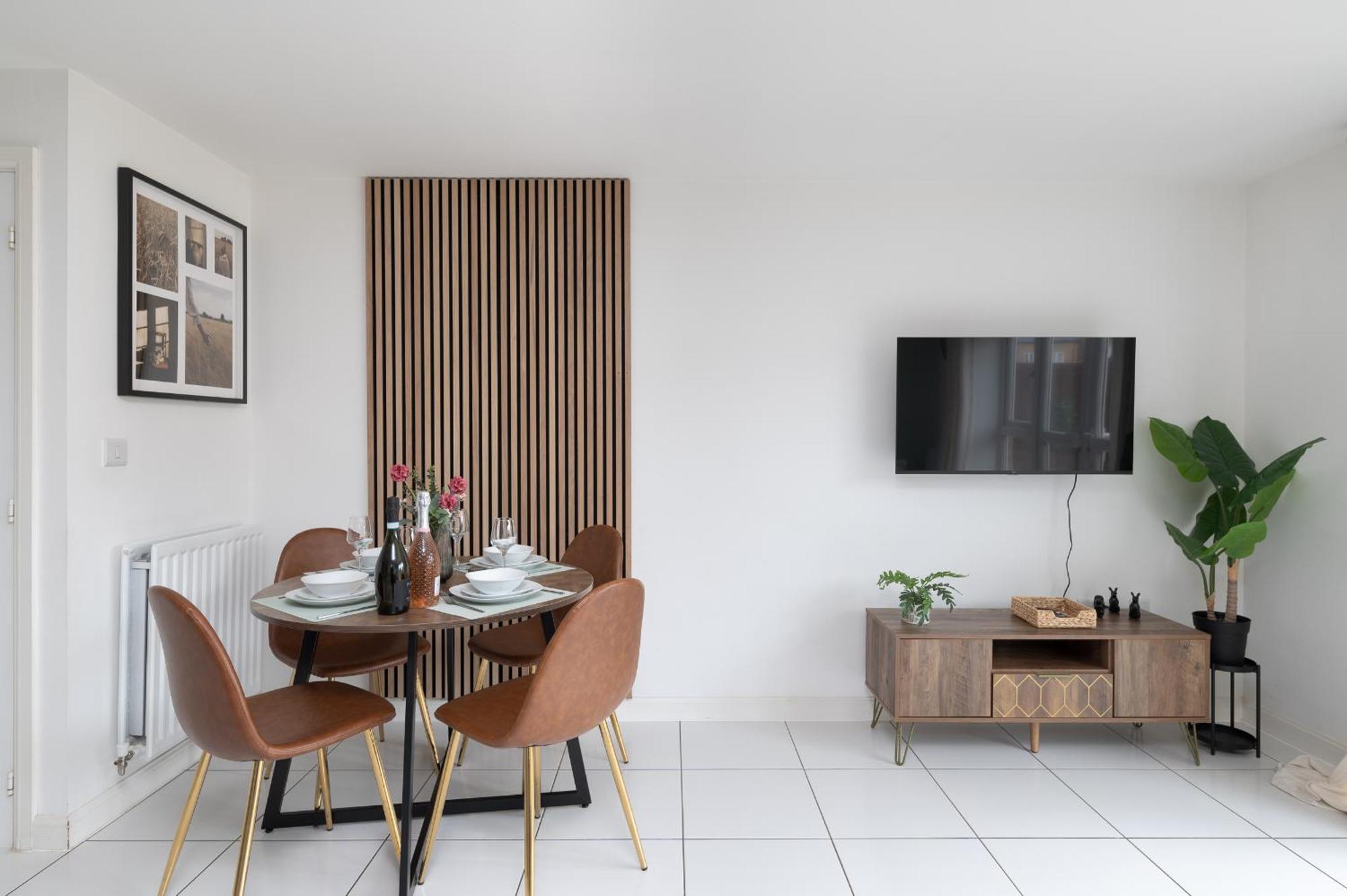 Casa vacanze 4 Bedroom House By Humming Nest Short Lets & Serviced With Free Wifi & Parking Milton Keynes